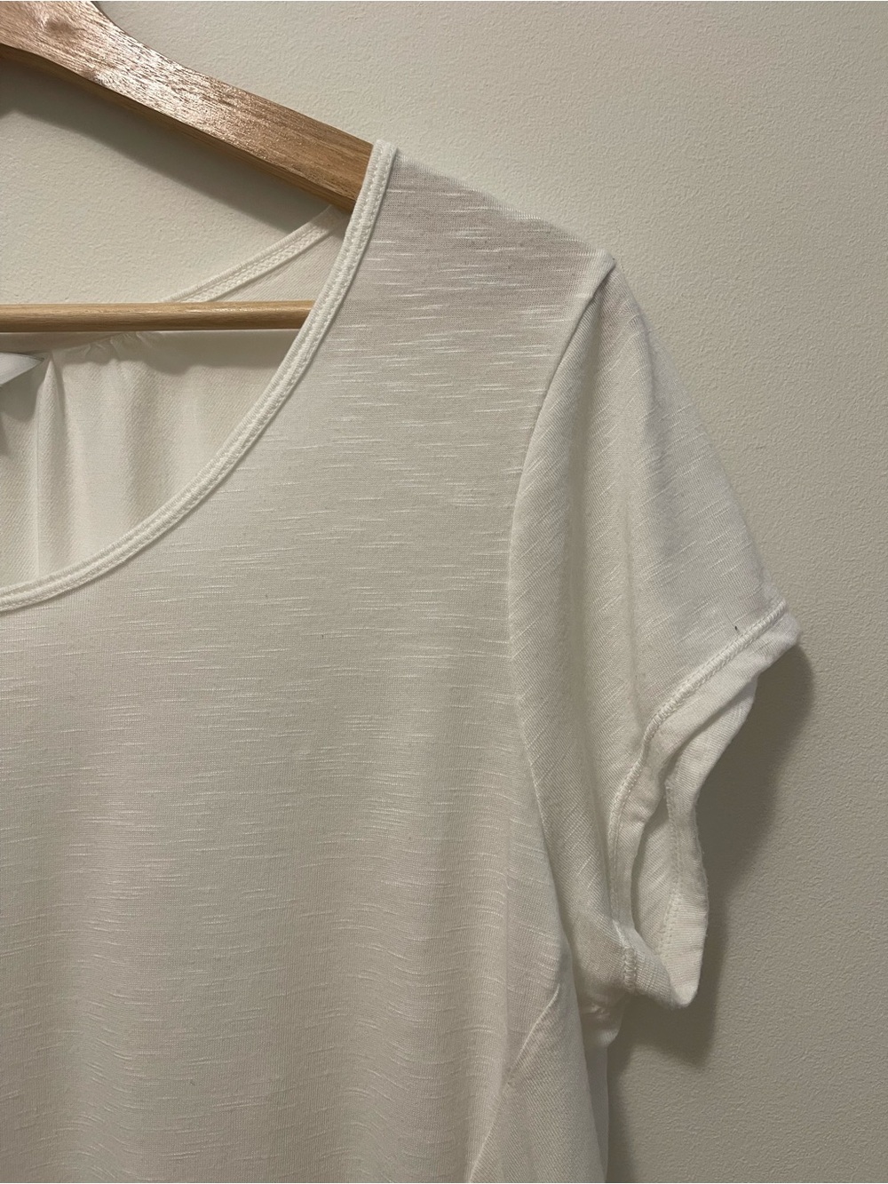 Reitmans Cream Short-Sleeve Ruffle-Hem Tee Top - Picture 2 of 8